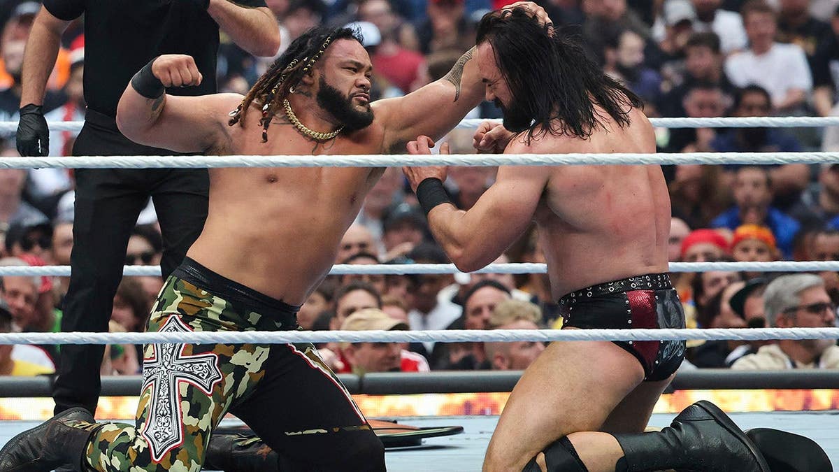 Jacob Fatu punches Drew McIntyre in an unsanctioned wrestling match at Allegiant Stadium