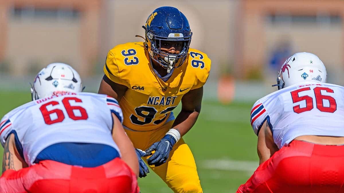 Kelvin Broadhurst Jr running with football on field