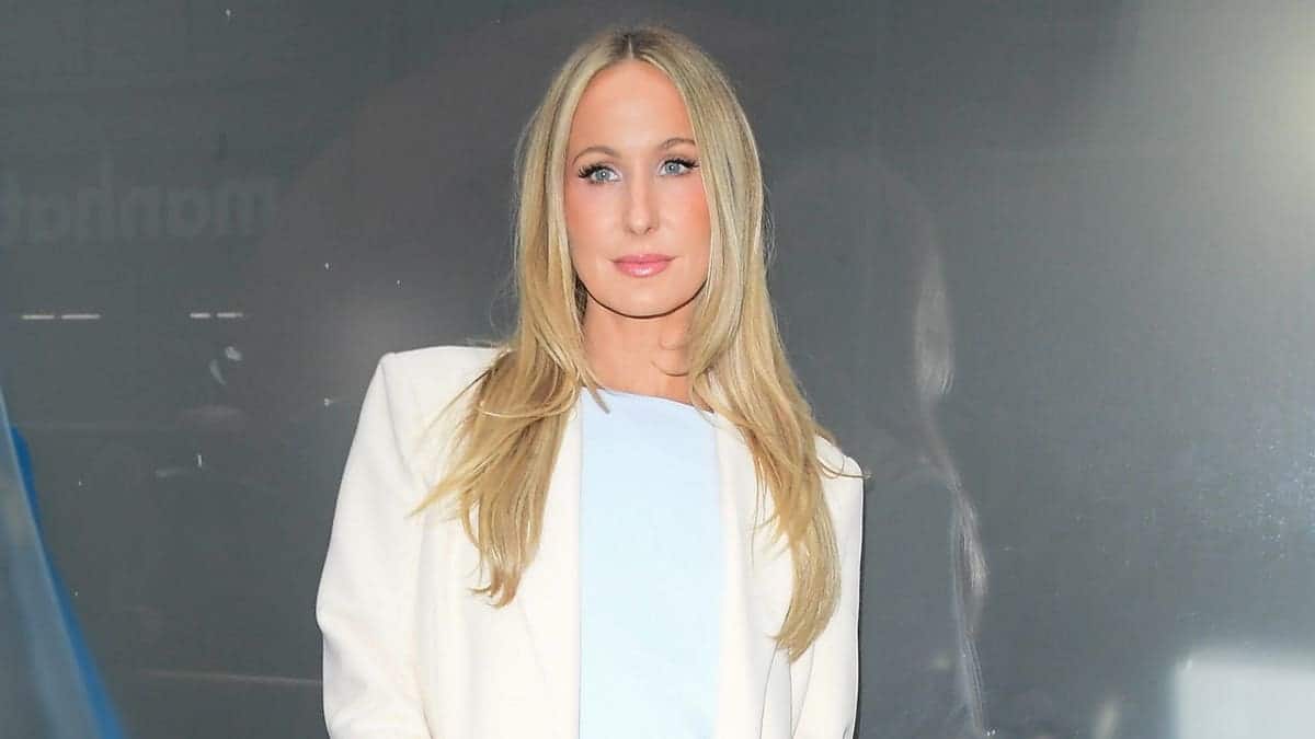 Nikki Glaser poses in blue dress