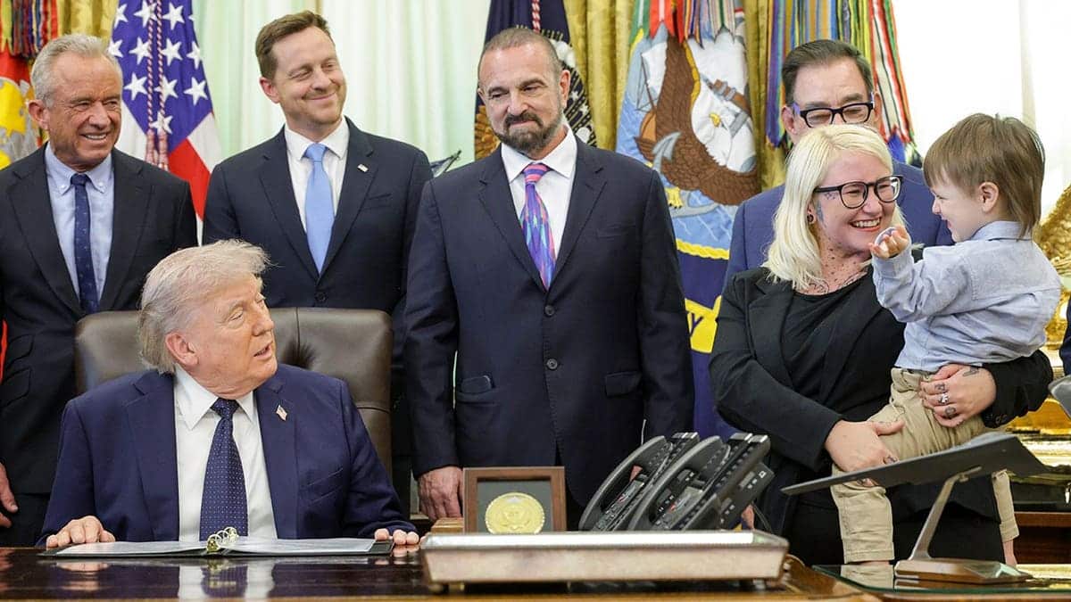 Two-year-old child Travis Smith and his mother Sierra with Trump and others in the in Oval Office