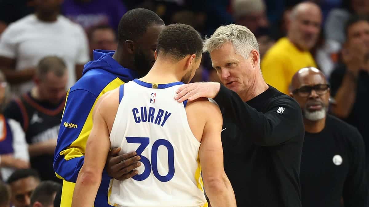 Stephen Curry with Draymond Green and Steve Kerr on basketball court during game