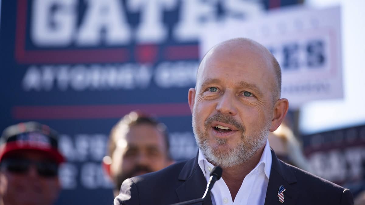 Republican governor candidate Steve Hilton speaking to press at Huntington Beach event