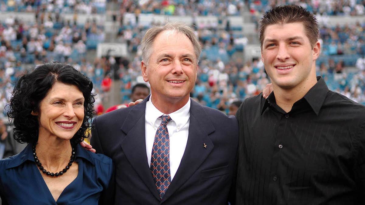 Florida quarterback Tim Tebow posing with parents Bob Tebow and Pam Tebow at Jacksonville Jaguars game
