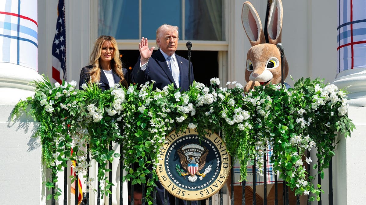 trump and melania white house easter bunny