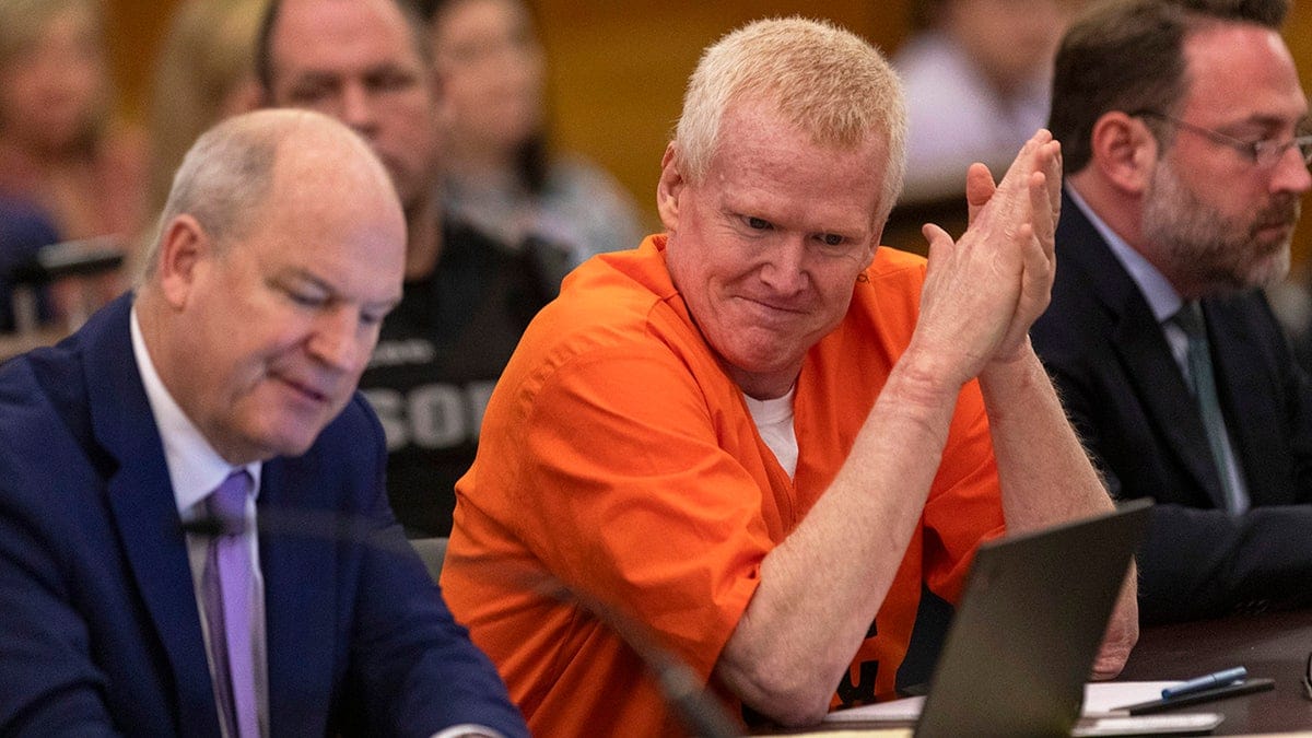 Alex Murdaugh appears in a South Carolina Courtroom