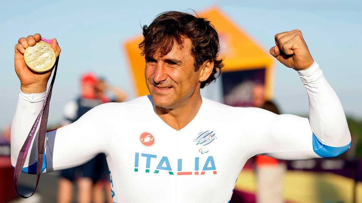 Alessandro Zanardi celebrating with gold medal at Paralympics