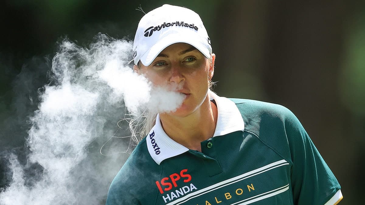 Charley Hull vaping on the 15th tee at Sahalee Country Club