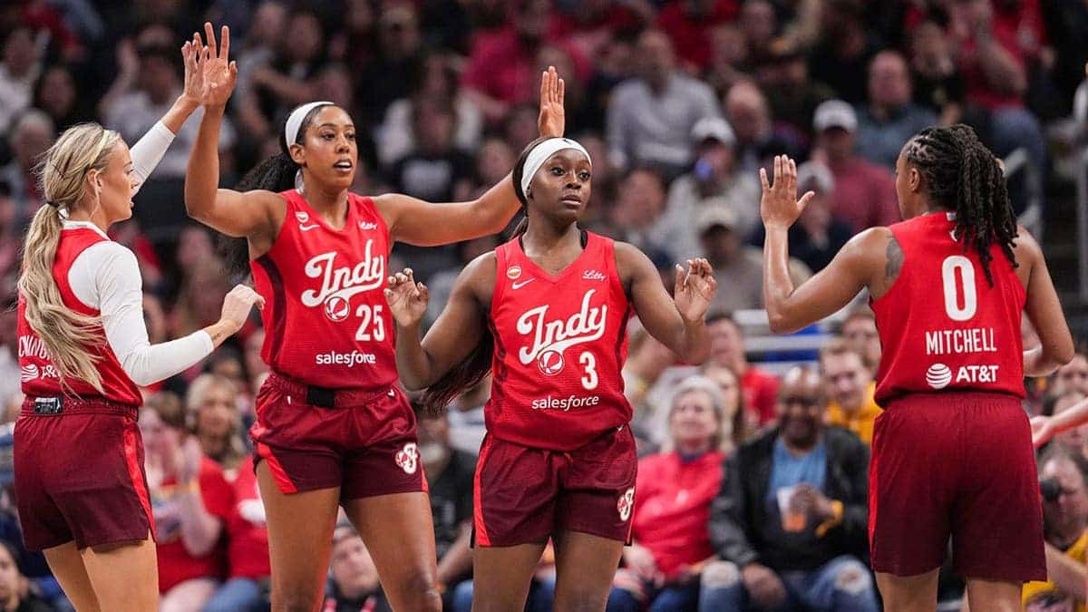 Sophie Cunningham, Monique Billings, Raven Johnson, and Kelsey Mitchell high-fiving