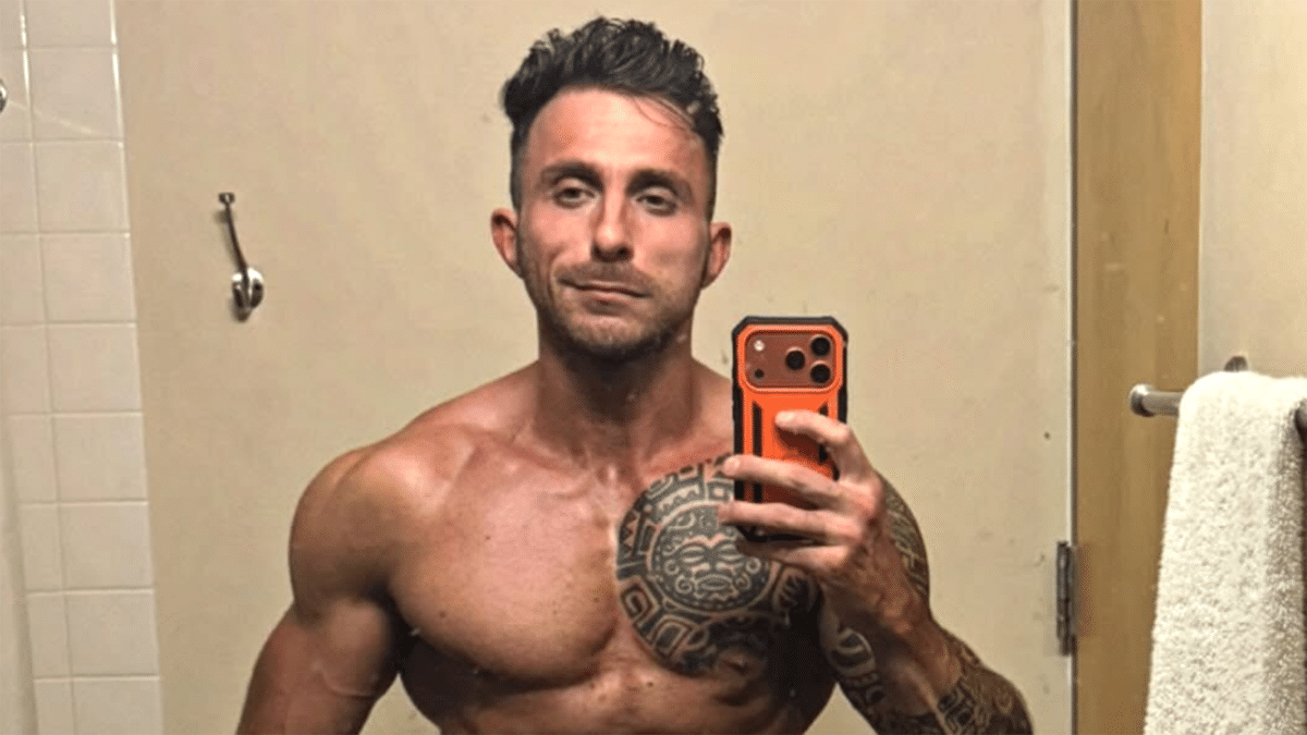 Cristiano Argento takes a selfie
