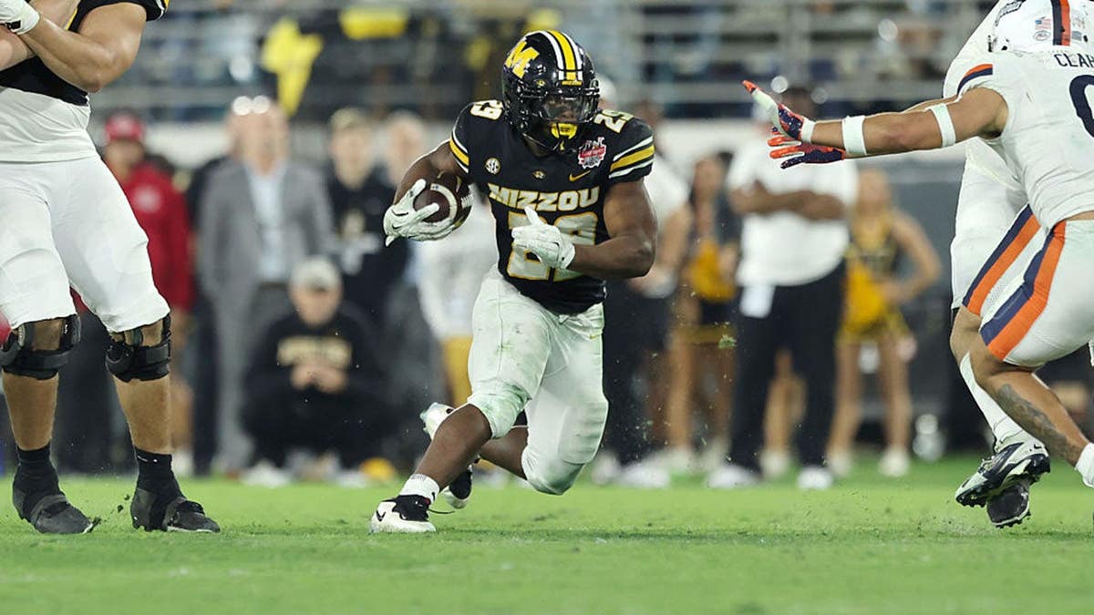 Ahmad Hardy running with the football during a game at EverBank Stadium
