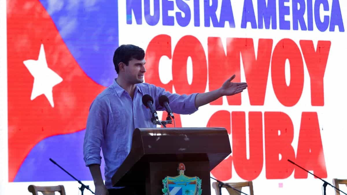 David Adler speaking at the Cuban Institute for Friendship with the Peoples in Havana