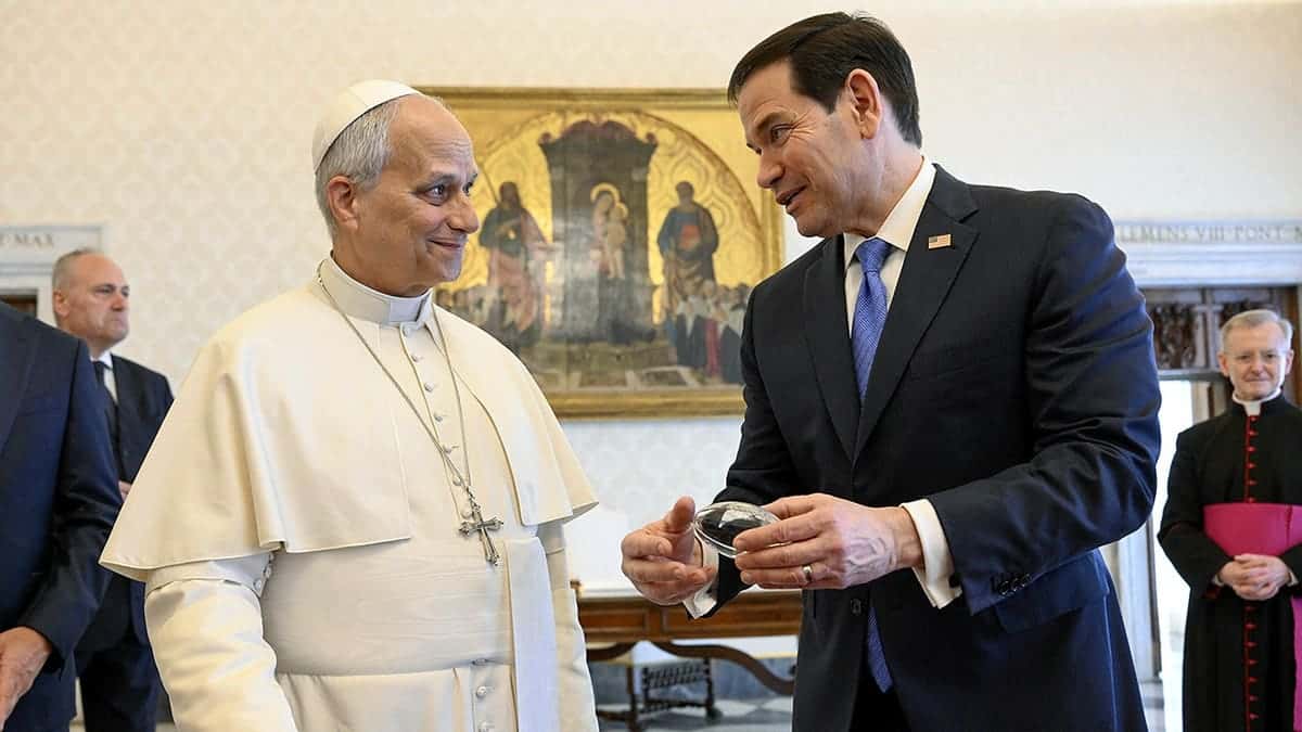 Pope Leo XIV and Marco Rubio talking