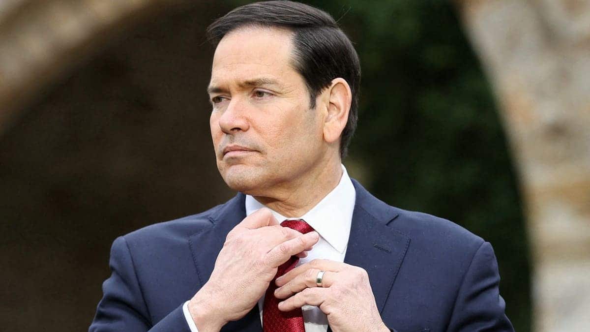 Marco Rubio fixing his tie.