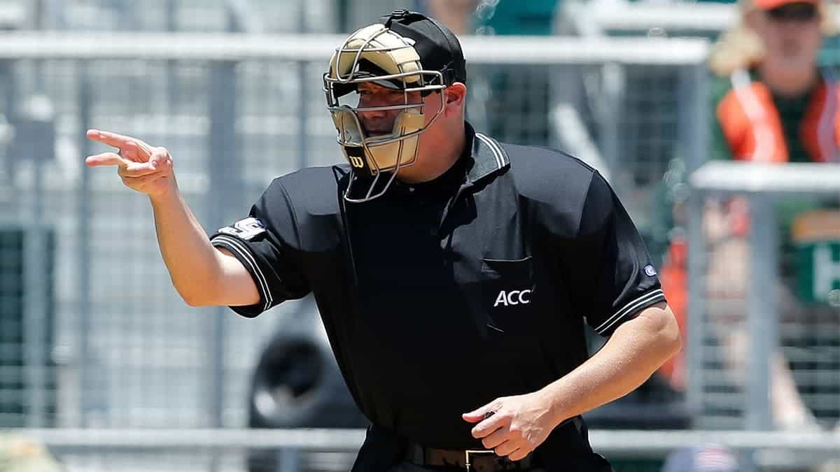 Umpire Scott Kennedy