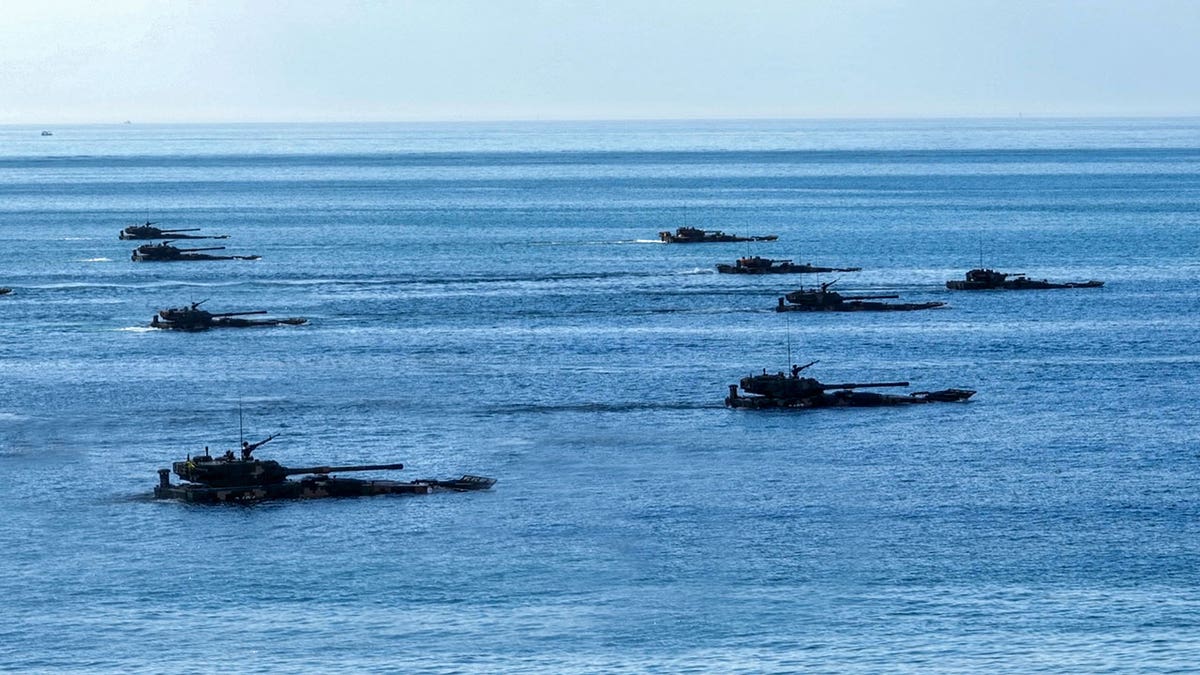 PLA Navy and PLA Army conducting live-fire drill in Zhangzhou City