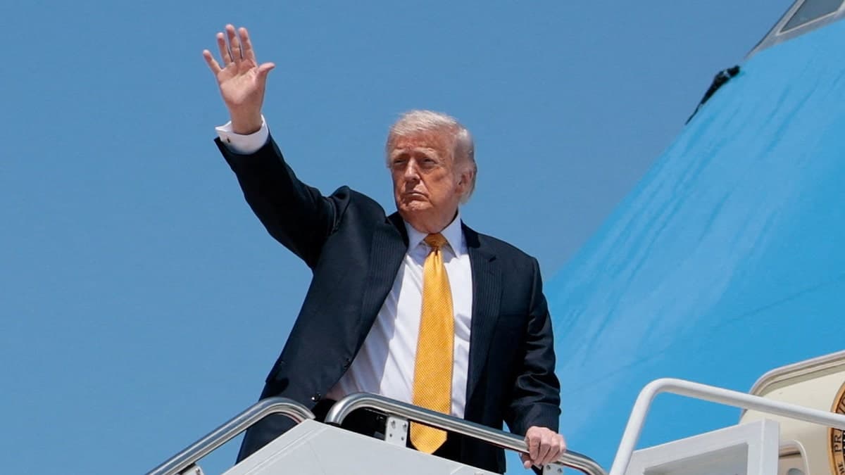 Trump departs for China