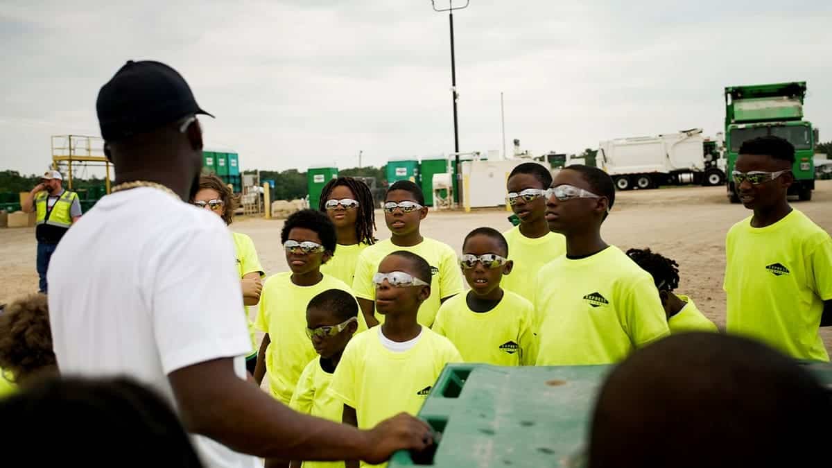 KING RANDALL SPEAKS TO KIDS