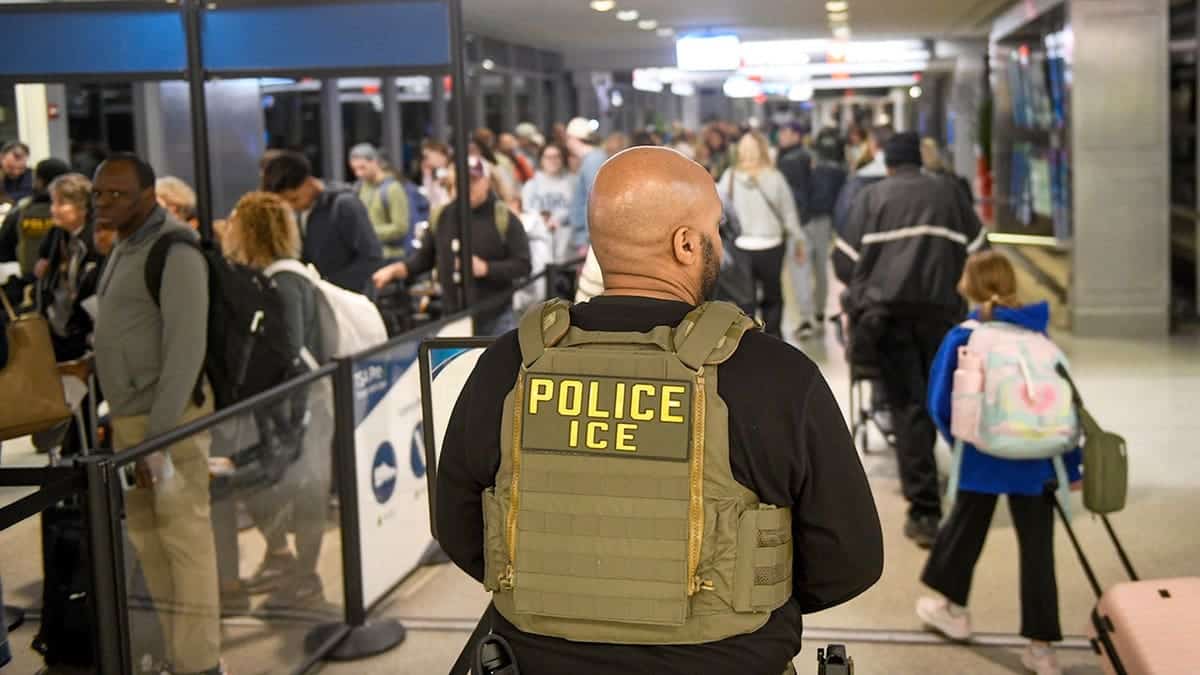 ICE agent Philly airport