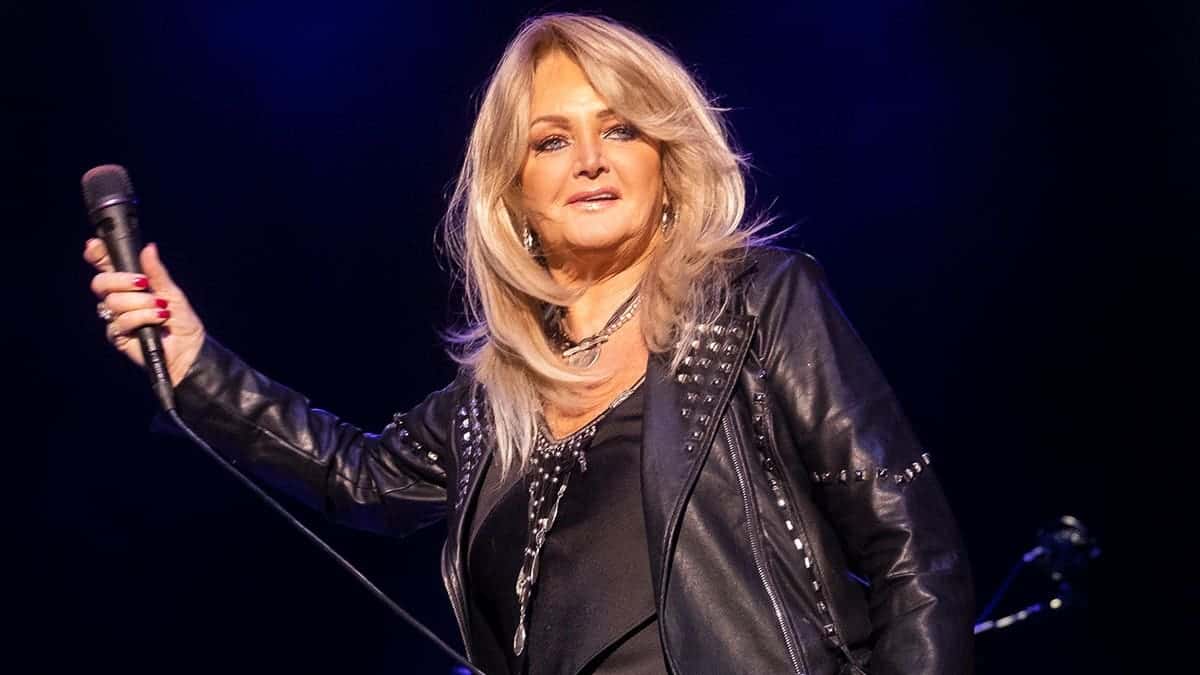 Bonnie Tyler on stage in a black outfit while performing in Galicia, Spain in December 2021.