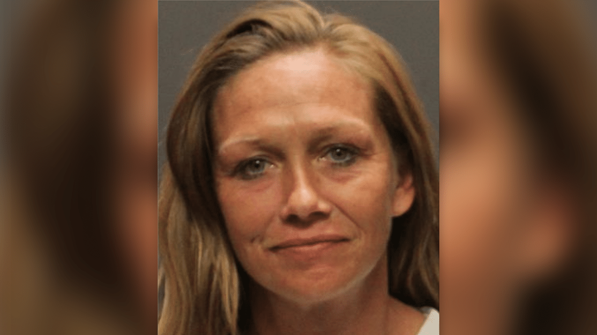 Mugshot showing Coral Michelle Smith with blonde hair and blue eyes.
