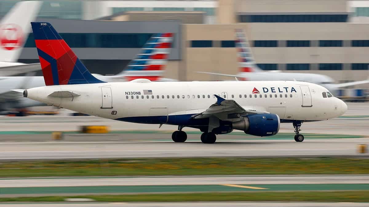 Delta Air Lines plane