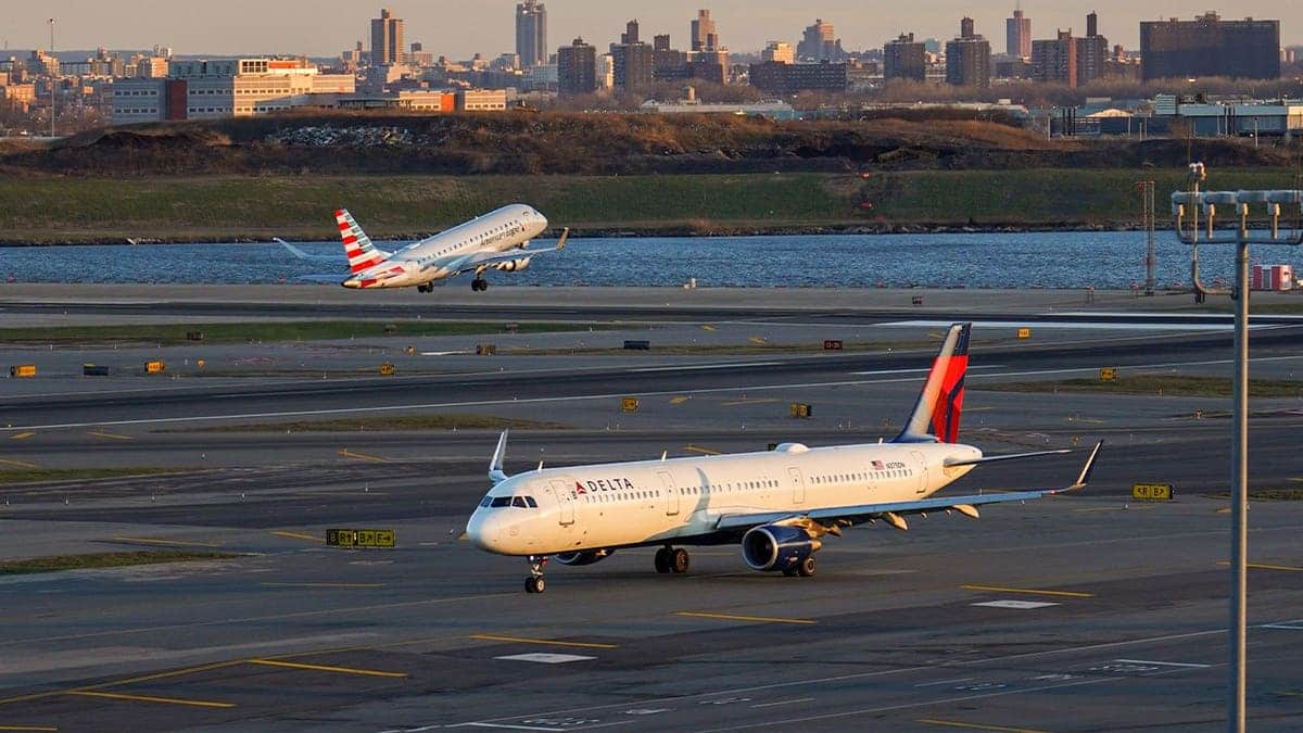 airplanes on runway