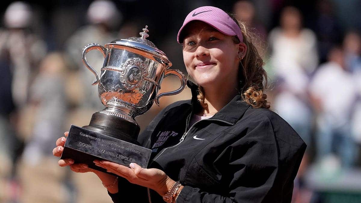 Mirra Andreeva holding trophy after winning tennis final