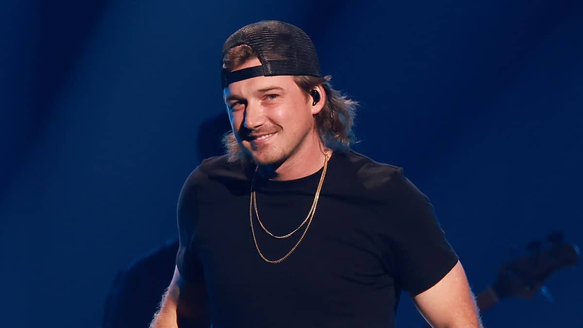 Morgan Wallen walking off Saturday Night Live set wearing gold chains and black T-shirt