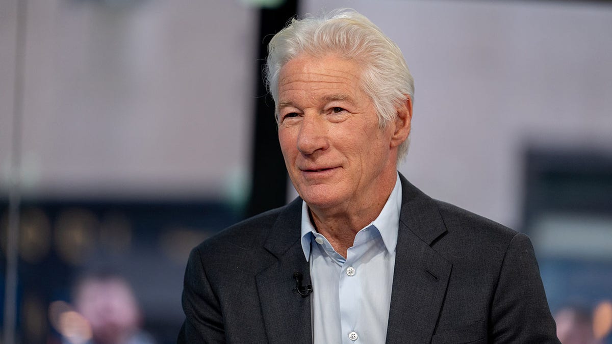 Richard Gere looking at the camera in a close-up shot