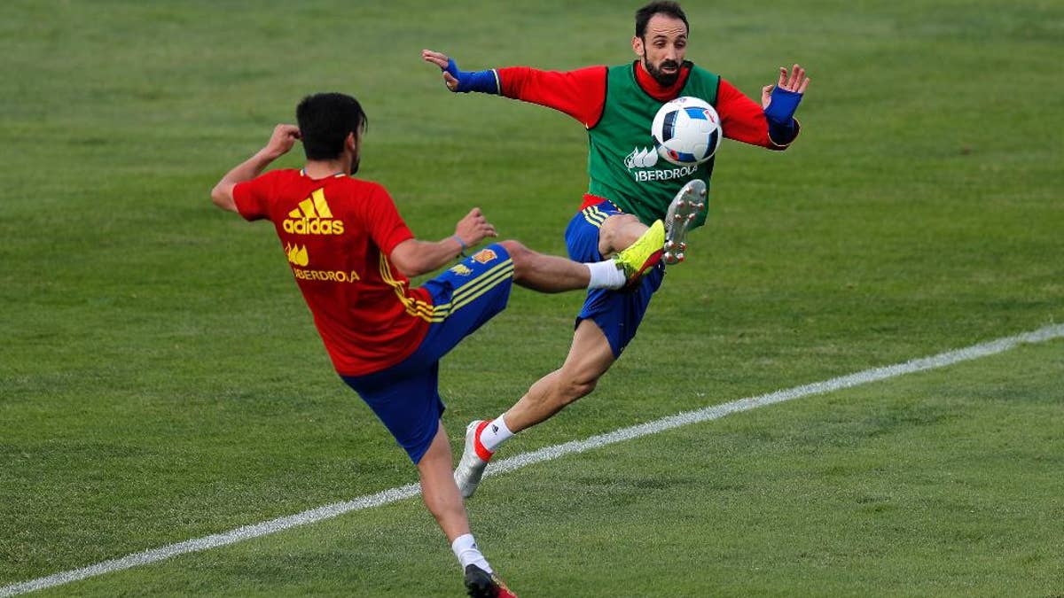 Spain's Nolito, left, duels for the ball with Juanfran during a training session at the Sports Complex Marcel Gaillard in Saint Martin de Re in France, Sunday, June 19, 2016. Spain will face Croatia in a Euro 2016 Group D soccer match in Bordeaux on Tuesday. (AP Photo/Manu Fernandez)