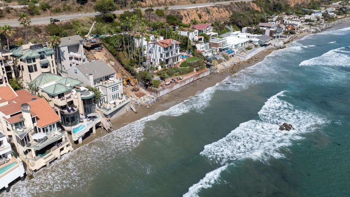 southern-california-beachfront-homes-property-ownership-squatting.jpg