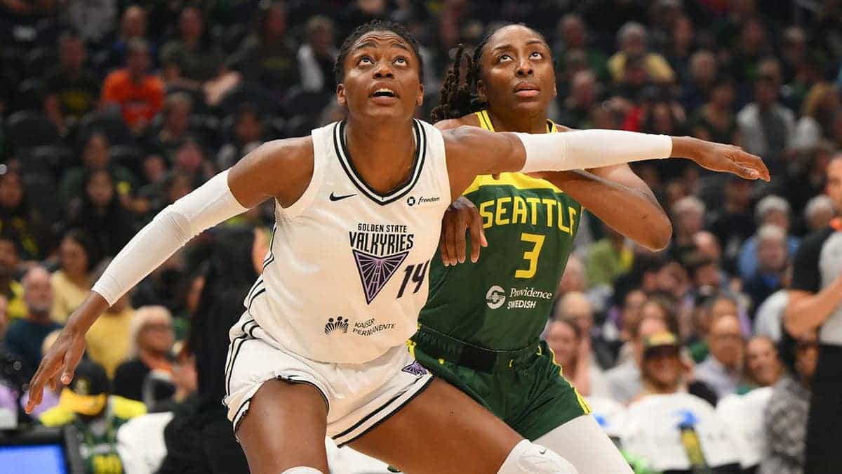 Temi Fagbenle locks out Nneka Ogwumike during play at Climate Pledge Arena.