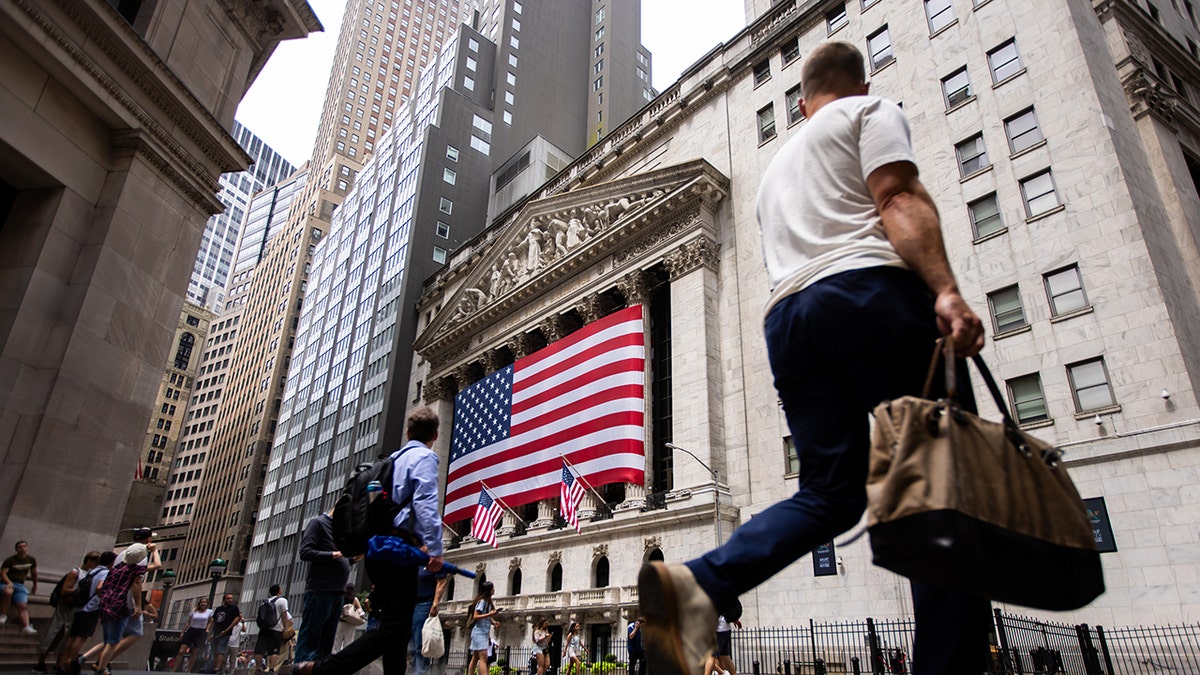 US Stocks Flat As Private Jobs Data Sparks Growth Concerns