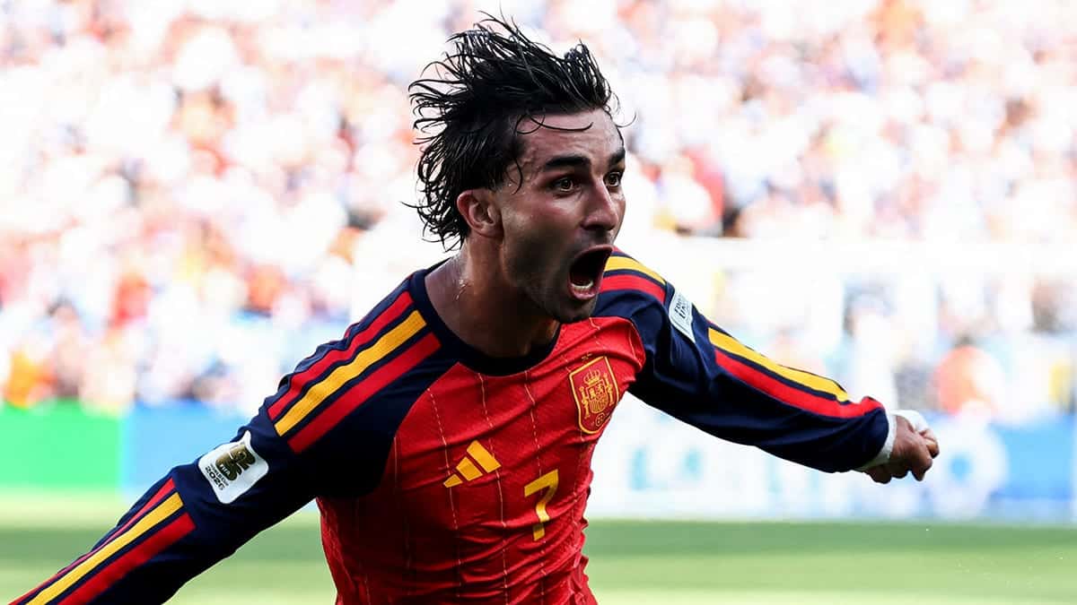 Ferran Torres reacts