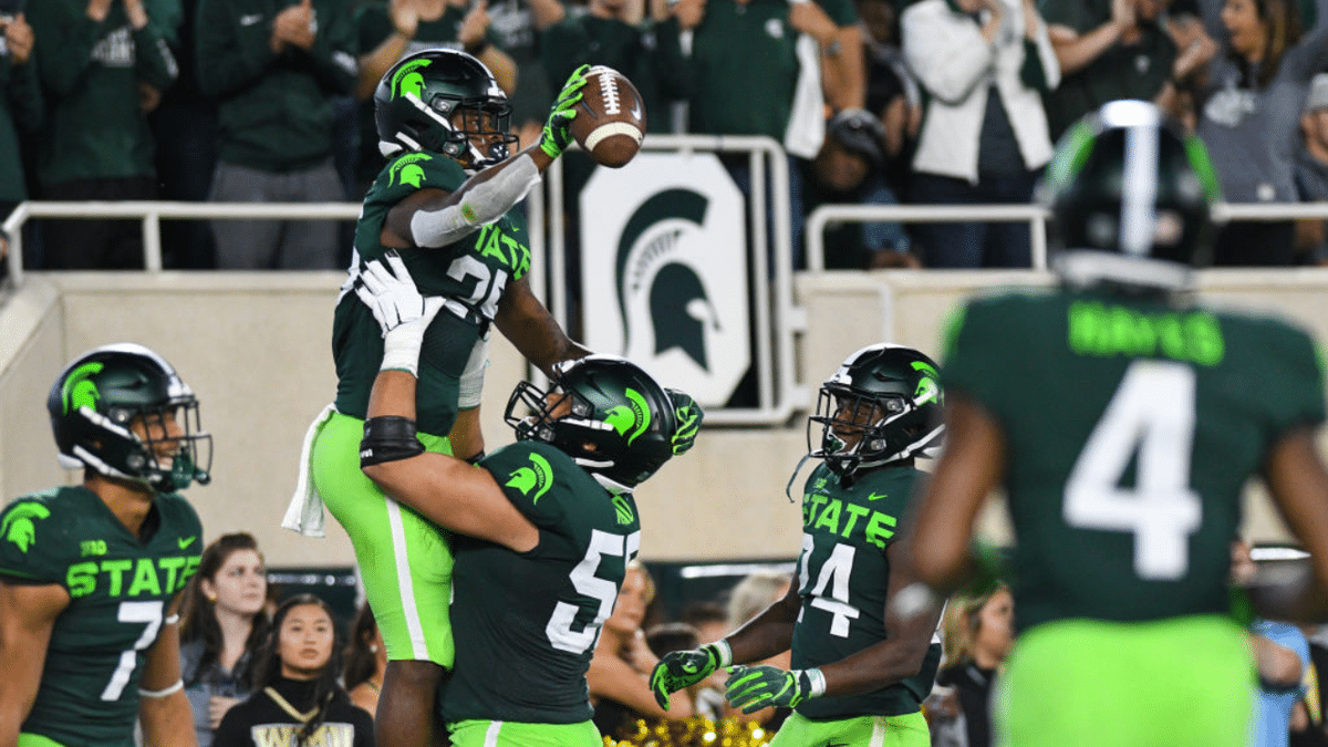 Darrell Stewart Jr. celebrates with teammates after scoring a touchdown.