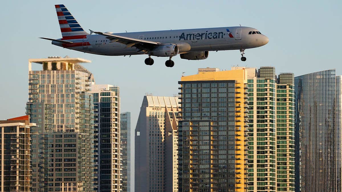American Airlines Airbus A321 approaches San Diego International Airport in California