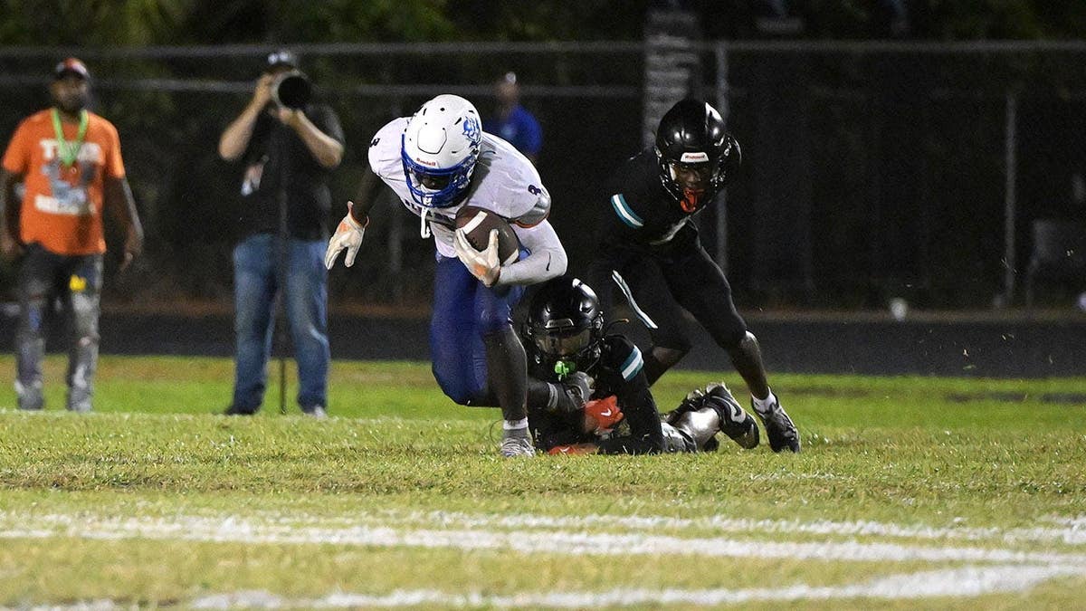 Corian Davis breaks a tackle during a football game.