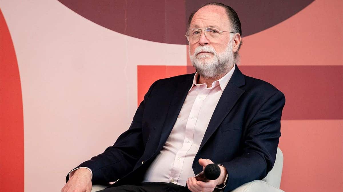 Ricardo Hausmann, director of the Center for International Development at Harvard University, participates in a dialogue at Circulo de Bellas Artes.