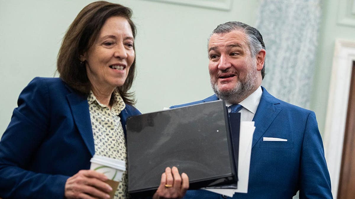 Sen. Ted Cruz and Sen. Maria Cantwell seated at a Senate Commerce Committee roundtable