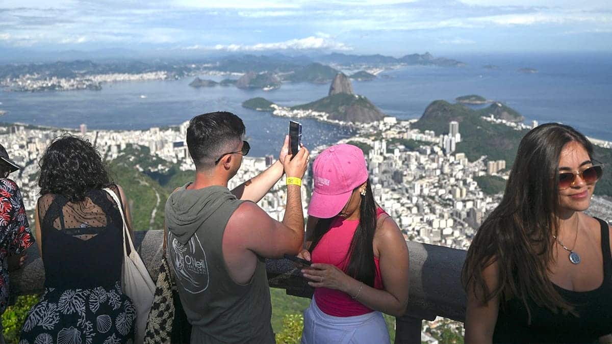 Tourists taking photos of Rio skyline