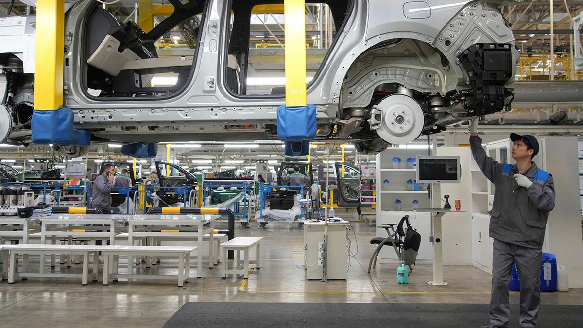 Electric vehicle assembly in China