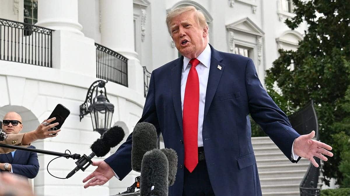 U.S. President Donald Trump speaks to the media as he departs the White House on the South Lawn in Washington, DC, US, September 26, 2026.