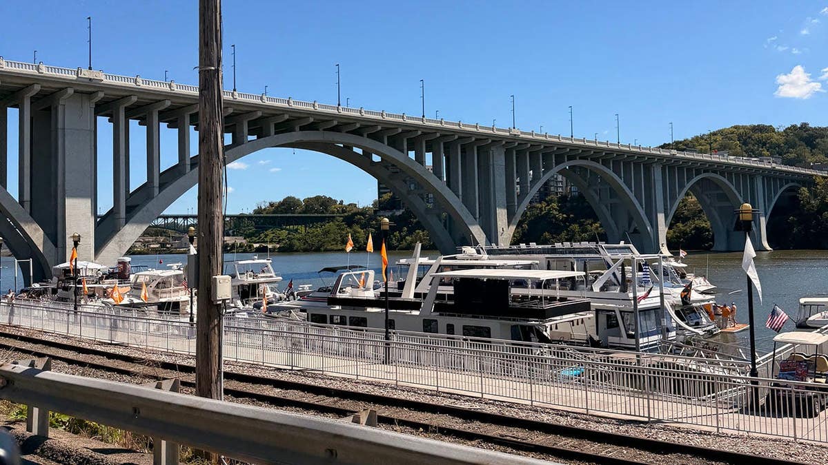 Tennessee's campus prepares for a visit from President Donald Trump, as No. 1 Texas visits the No. 14 Vols
