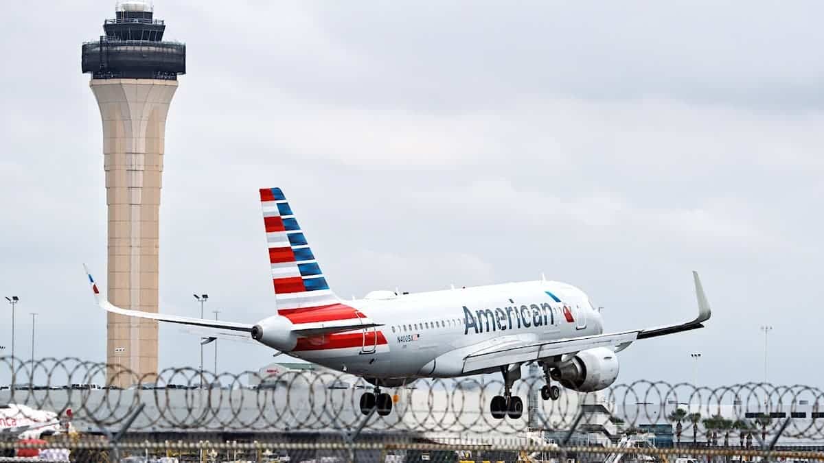 american airlines miami international airport takeoff or landing