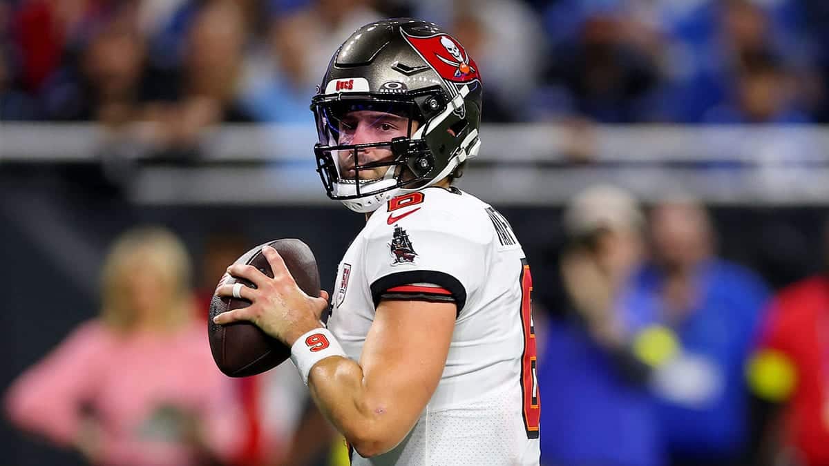 Baker Mayfield looks to throw a pass
