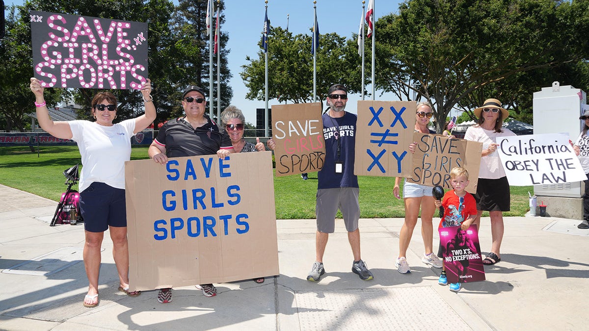 Protests of a trans athlete in California