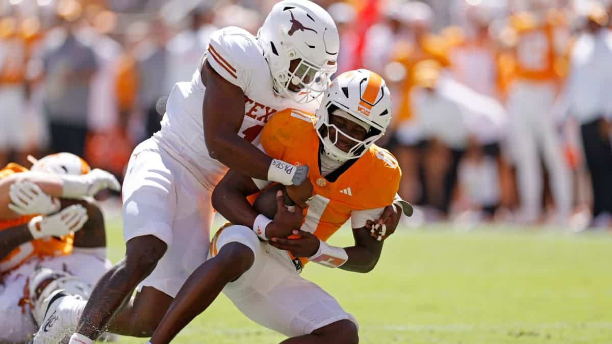 Colin Simmons sacks Faizon Brandon during college football game.