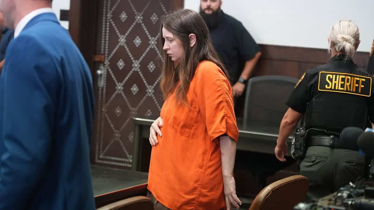 Elizabeth Siders, 34, appears during an arraignment in Vinton County Common Pleas Court.