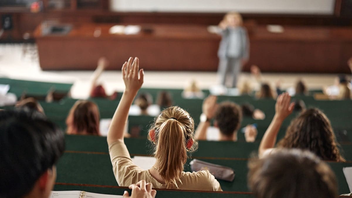 girl-in-college-classroom