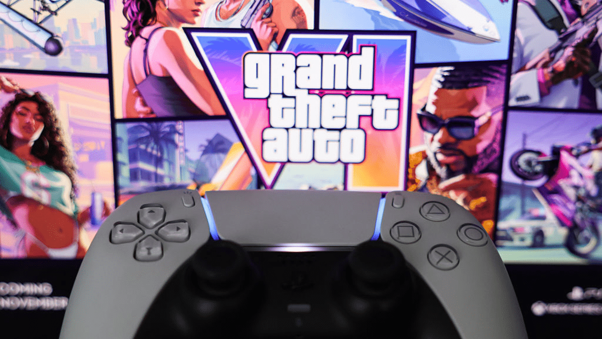 GTA VI website and PlayStation DualSense controller displayed on screen.